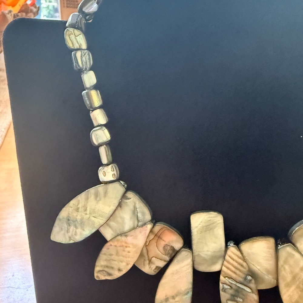 Elegant Shell Necklace - Picture 3 of 5